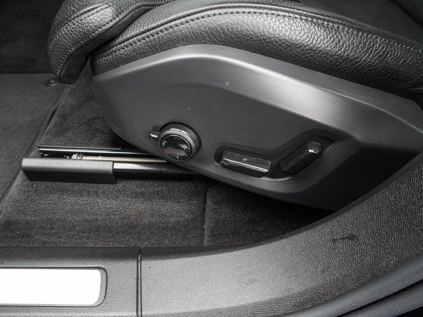 Volvo XC60 B4 B Plus Dark H&K 19ZOLL FRONTHZG SHZ-HI