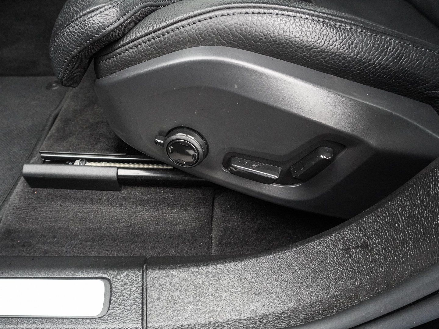 Volvo XC60 B4 B Plus Dark H&K 19ZOLL FRONTHZG SHZ-HI foto 16