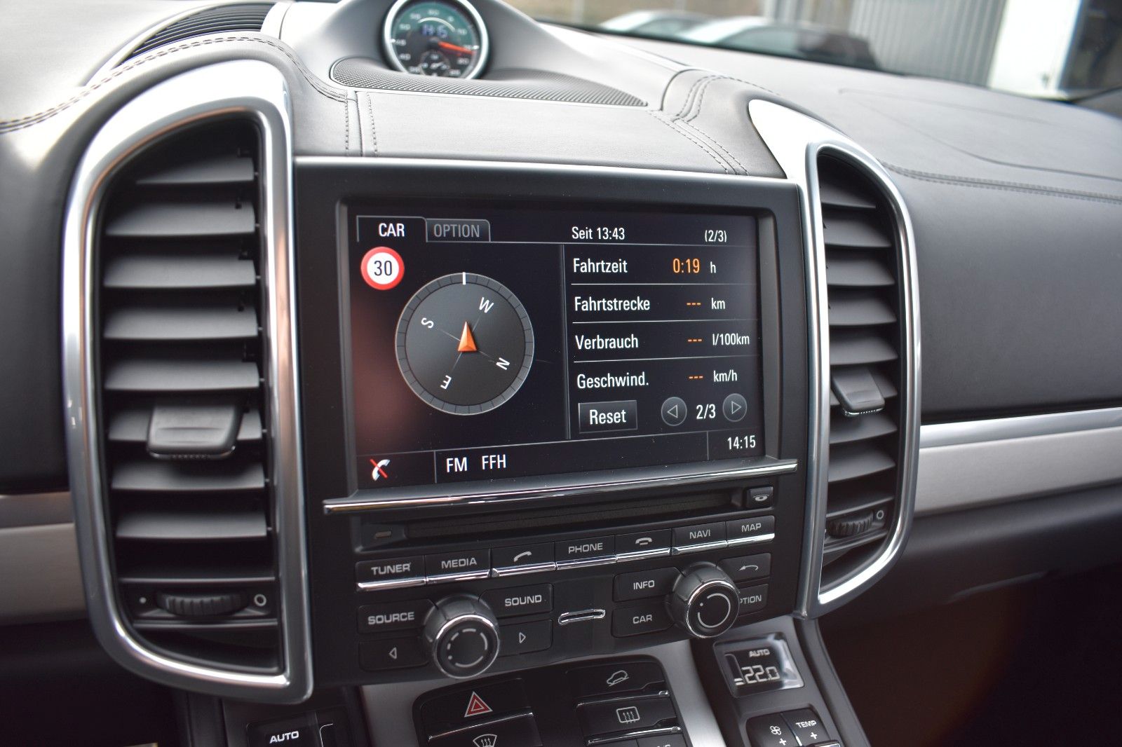 Fahrzeugabbildung Porsche Cayenne Turbo Panorama AHK Sport Chrono Keramik