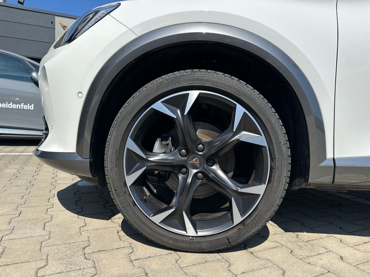 Fahrzeugabbildung CUPRA Formentor 1.5TSI 150 PS DSG*LED*19Zoll* - mit KI generiert/bearbeitet