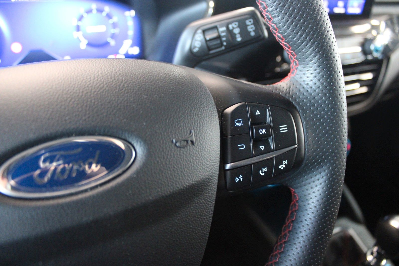 Fahrzeugabbildung Ford Kuga ST-Line X NAVI B&O 2xCAM ACC LED AHK