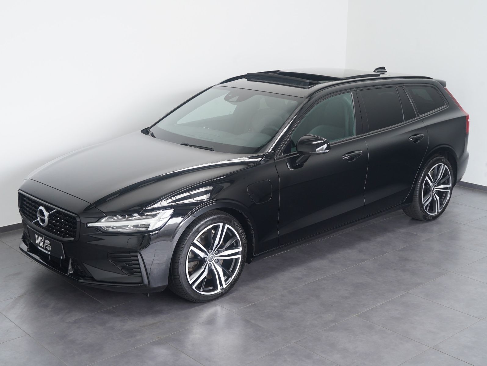 Fahrzeugabbildung Volvo V60 T6 AWD Recharge Plug-In R Design ACC/4C/AHK