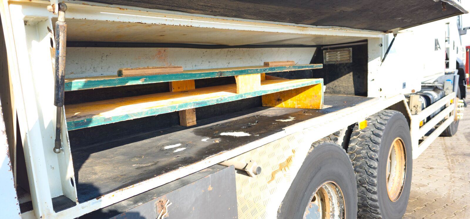 Fahrzeugabbildung Iveco 450 6x4 MTS 3A 11T Saugbagger /Drehantrieb /FUNK