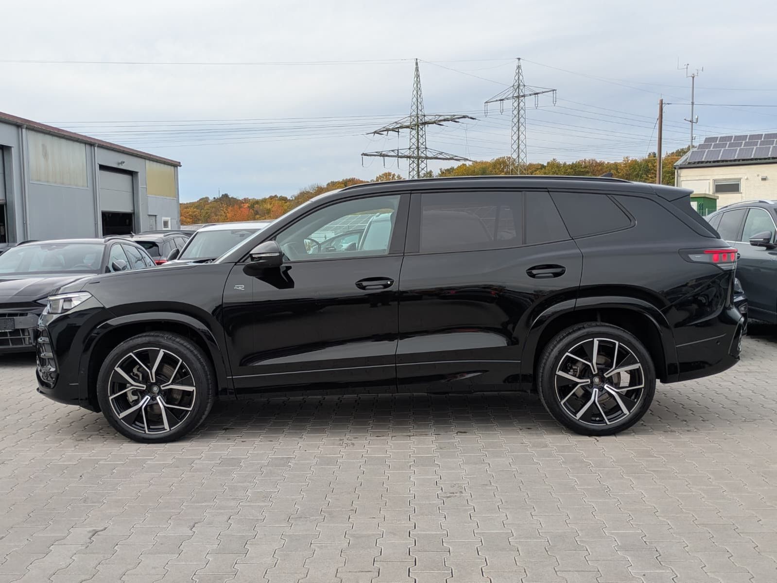 Fahrzeugabbildung Volkswagen Tayron 2.0 TDI 4M R-Line 7Si*MATRIX*AHK*PANO*HUD