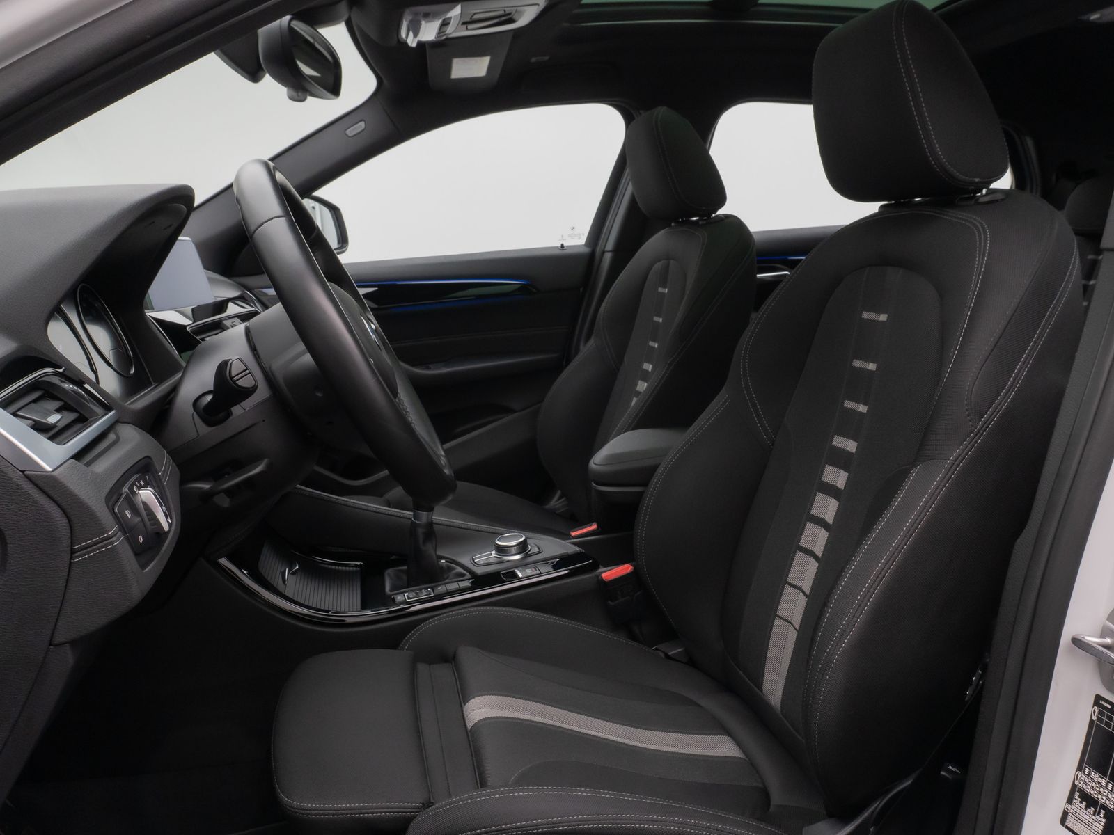 Fahrzeugabbildung BMW X2 sD18i Panorama Kamera DAB HiFi Komfort MSport