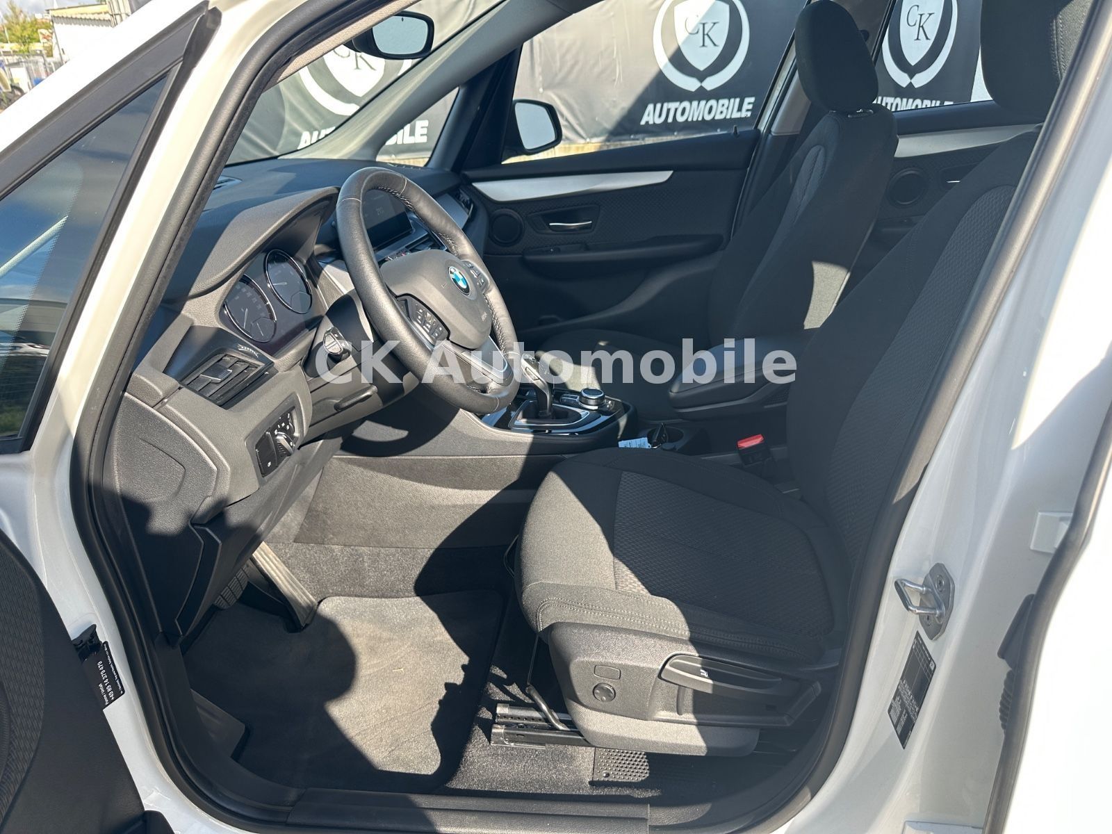 Fahrzeugabbildung BMW 218i Active Tourer Advantage Automatik/Navi/AHK