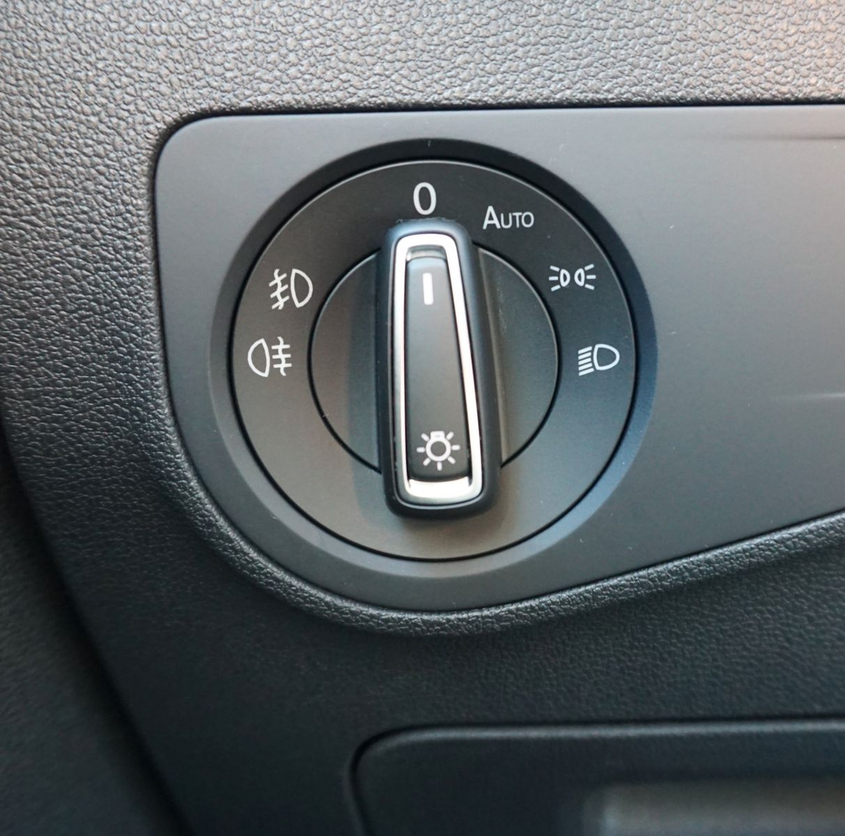 Fahrzeugabbildung Volkswagen Tiguan Comfortline BMT, LED,Navi,PDC, AHK el.