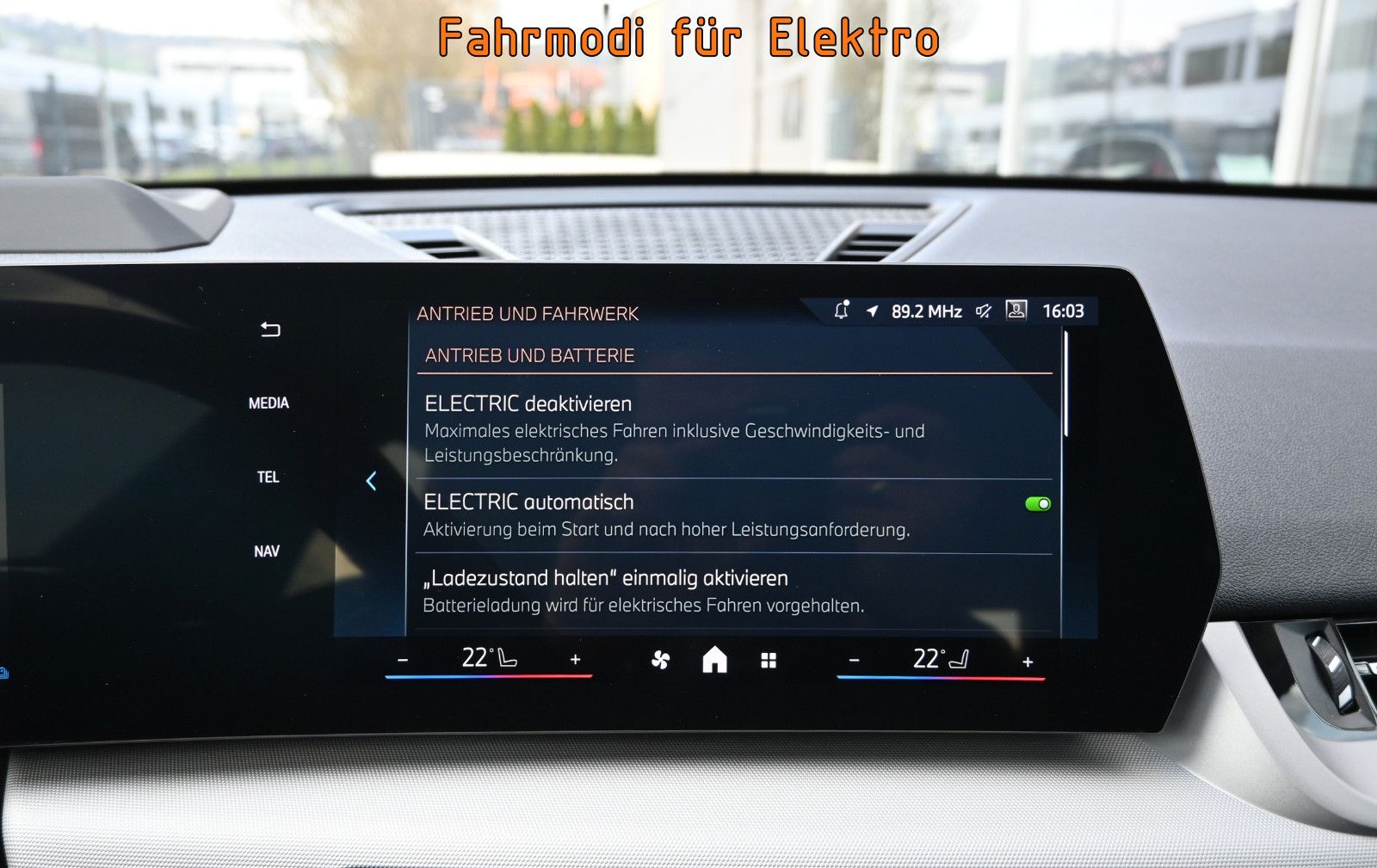 Fahrzeugabbildung BMW X1 xDrive25e Aut. °AHK°HEAD-UP°360°-KAM°MEMORY°