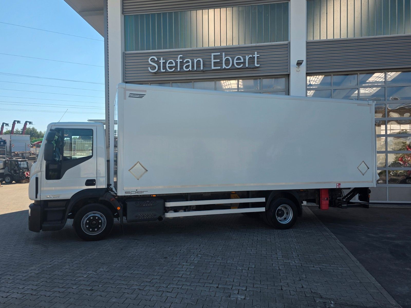 Fahrzeugabbildung Iveco Eurocargo ML120E25 LBW Palfinger 1.500kg Klima