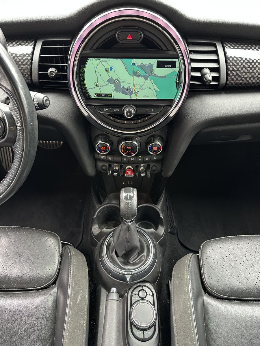 Fahrzeugabbildung MINI Cooper S Aut. JCW NAV+LED+PANO+LEDER+18ZOLL+2HD