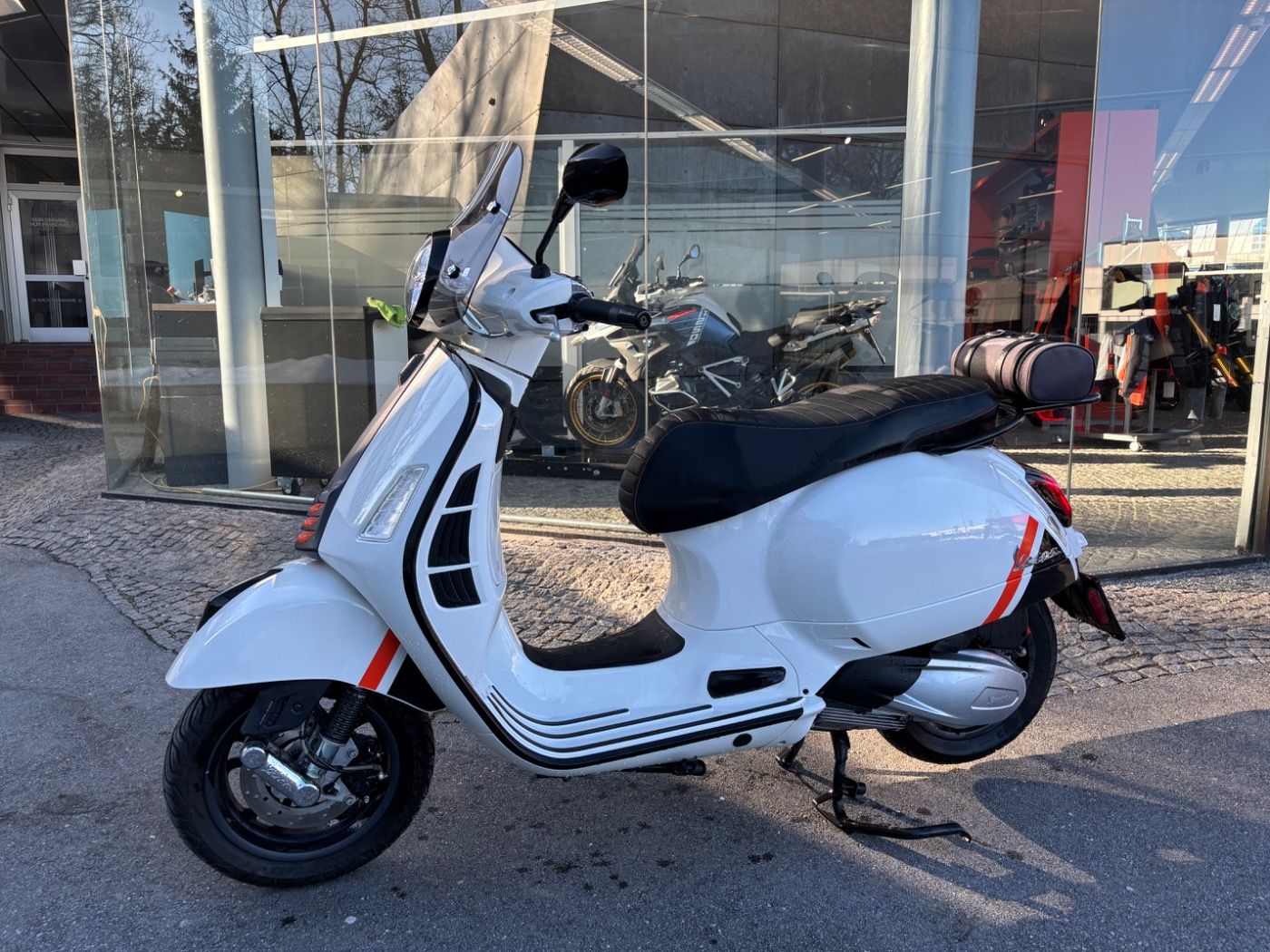 Fahrzeugabbildung Vespa GTS 300 Super Sport Arrow Auspuff