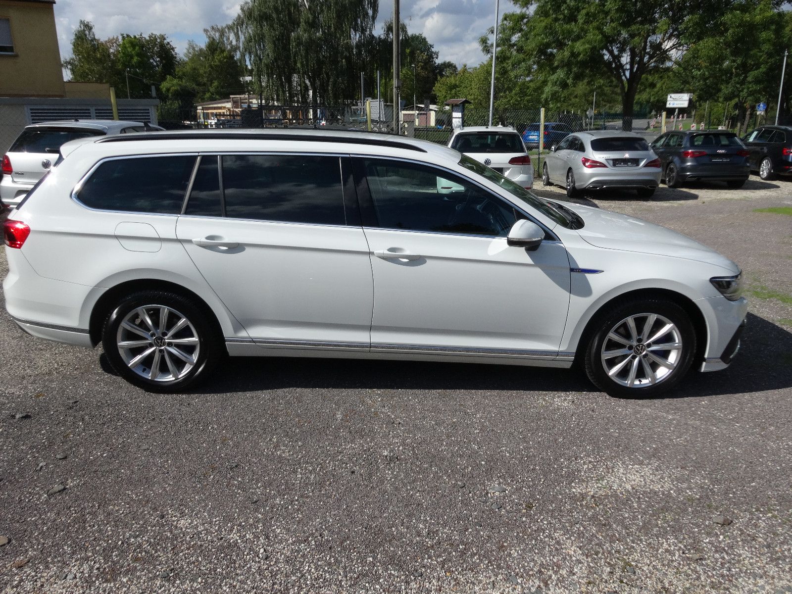 Volkswagen Passat Variant GTE Hybrid,LED,DSG,Navi,Blueth. imagem 3