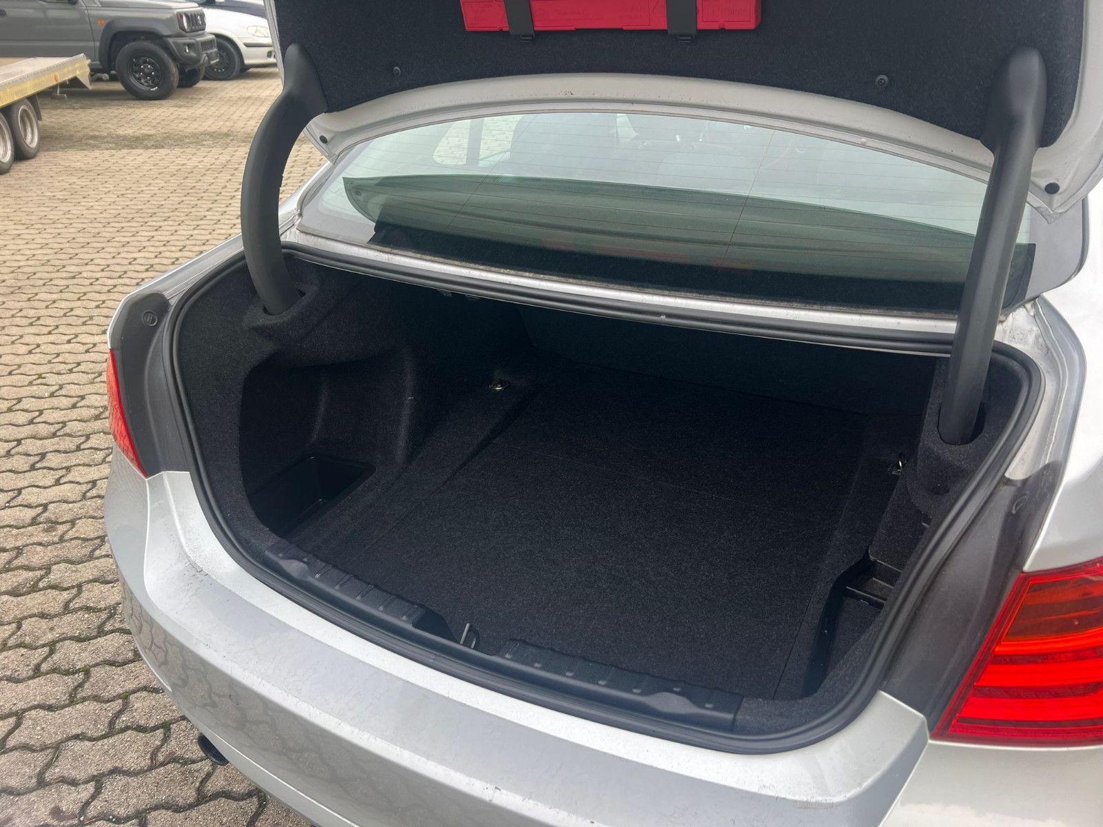 Fahrzeugabbildung BMW 316i Limousine 1.6 KLIMA+XENON+SHZ+NAVI+TÜV-NEU