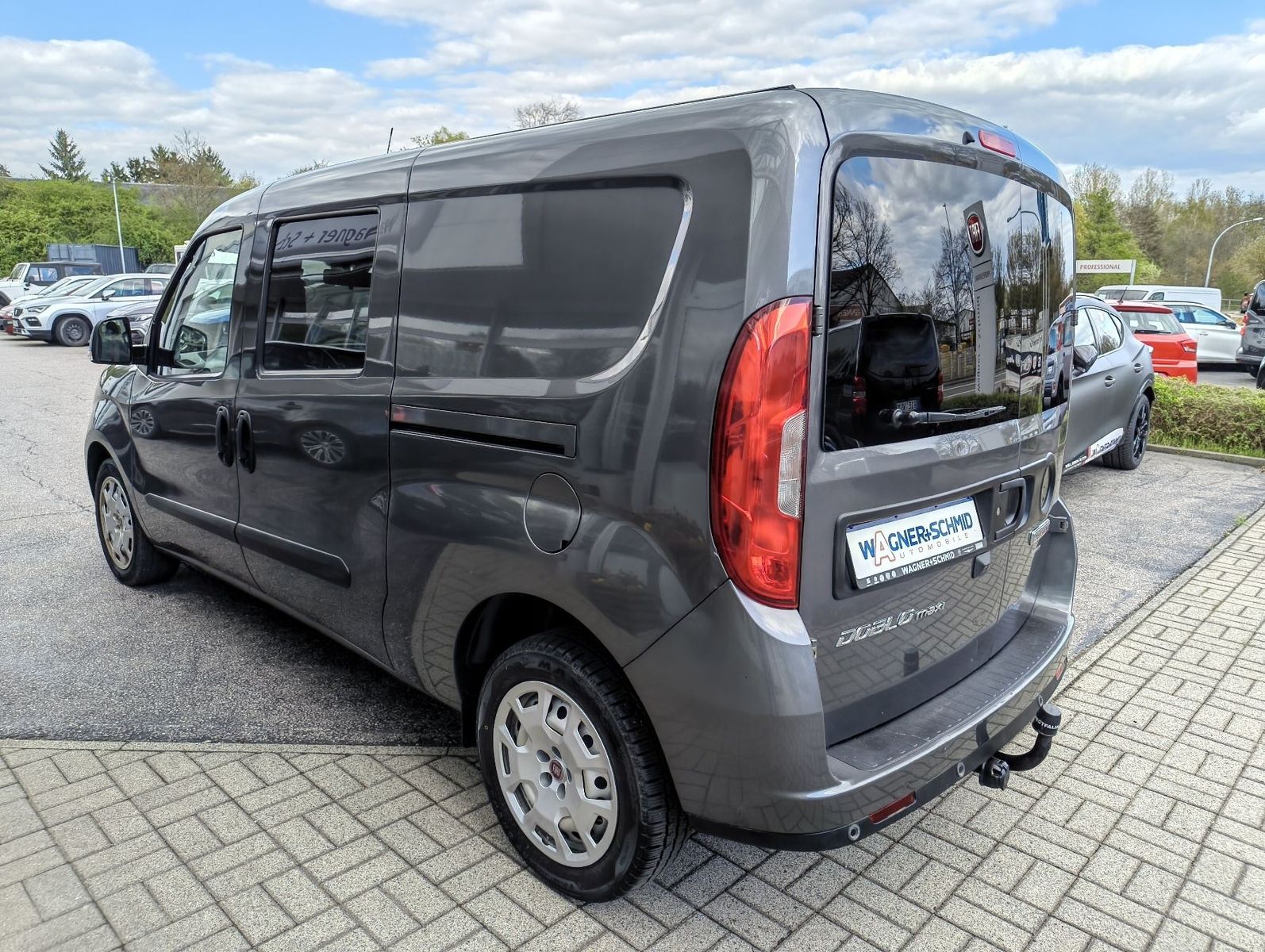 Fahrzeugabbildung Fiat Doblo Kombi Maxi SX 1.6 Mjet 5 Sitzer + AHK