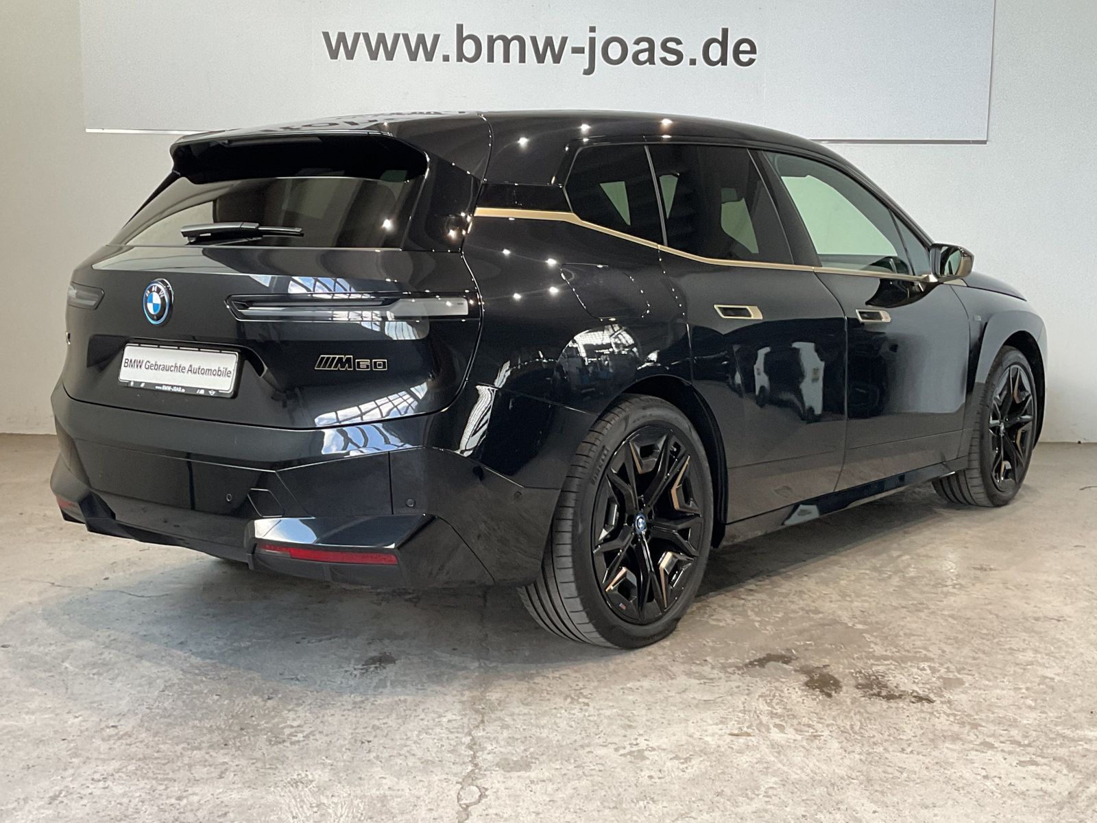 Fahrzeugabbildung BMW iX M60 B&W Surround Aktivlenkung Pano.Dach