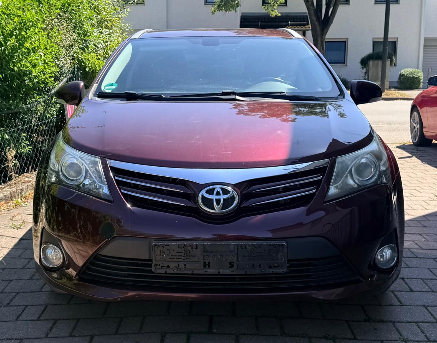 Toyota Avensis 2014 — interior