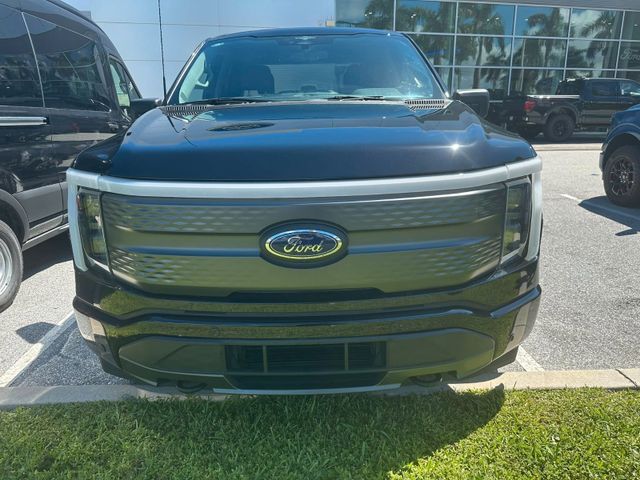 Ford F 150 Lightning SXT AWD  Elektro 2023 schwarz