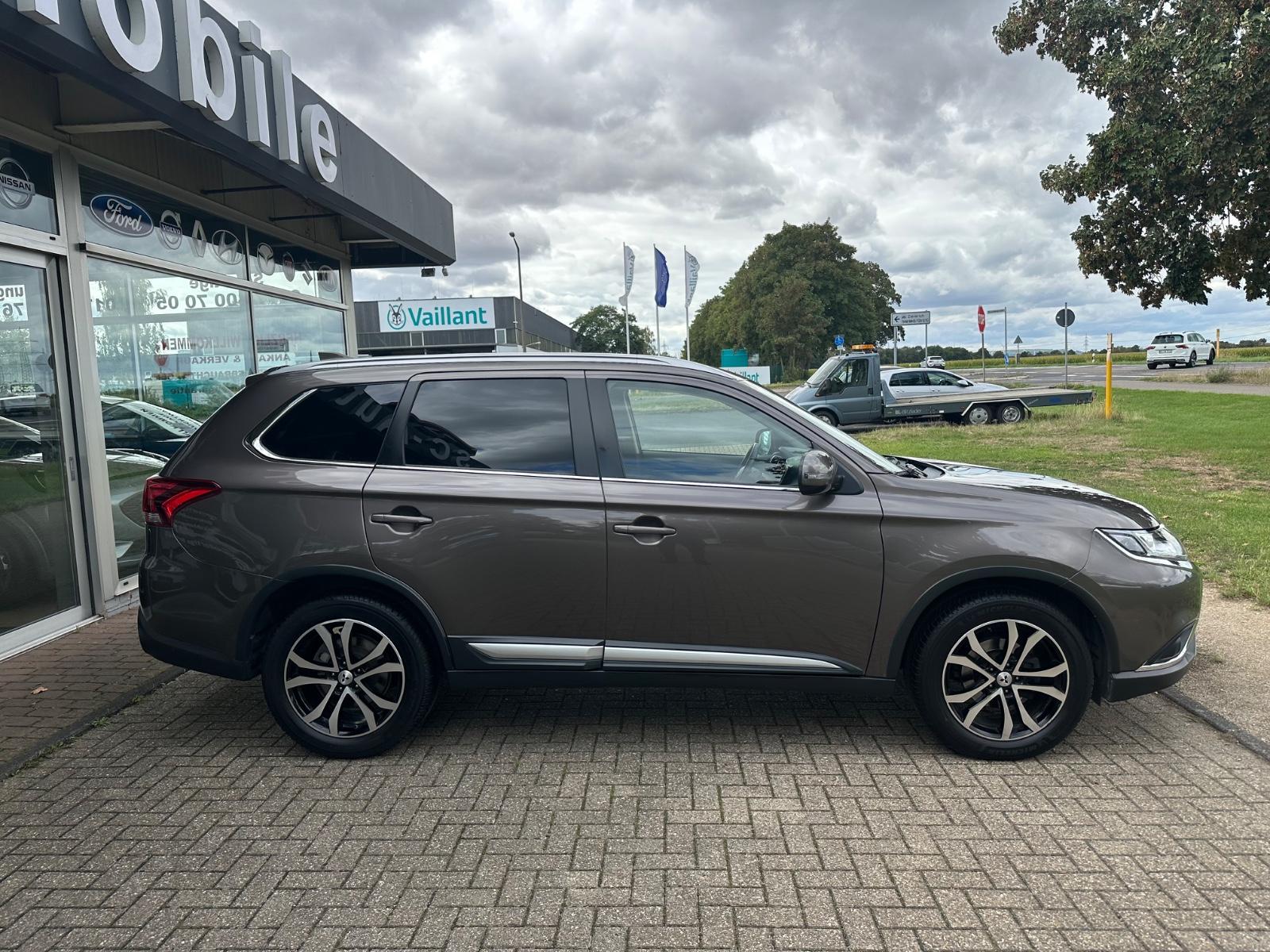 Mitsubishi Outlander Diamant Edition+ 2WD*R-KAM*AHK*NAVI*