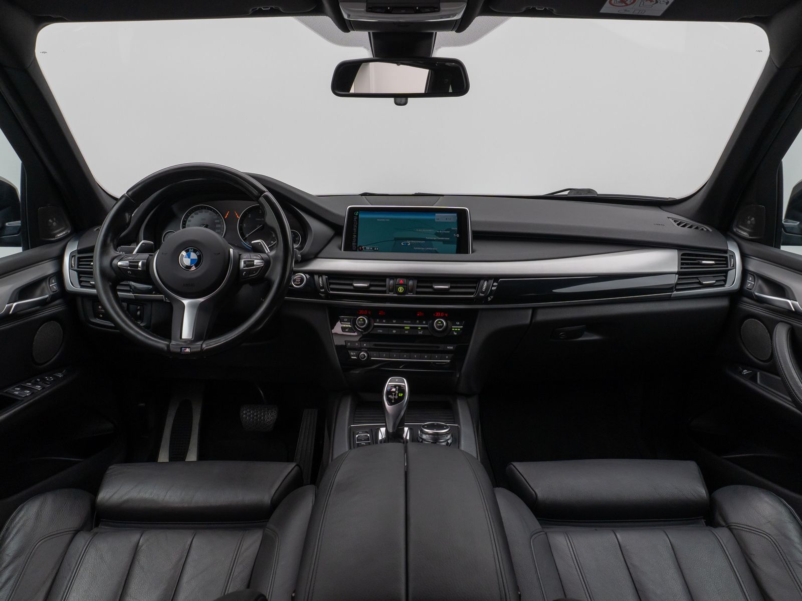 Fahrzeugabbildung BMW X5 M50d Kamera H/K NaviPro Xenon AHK Alarm