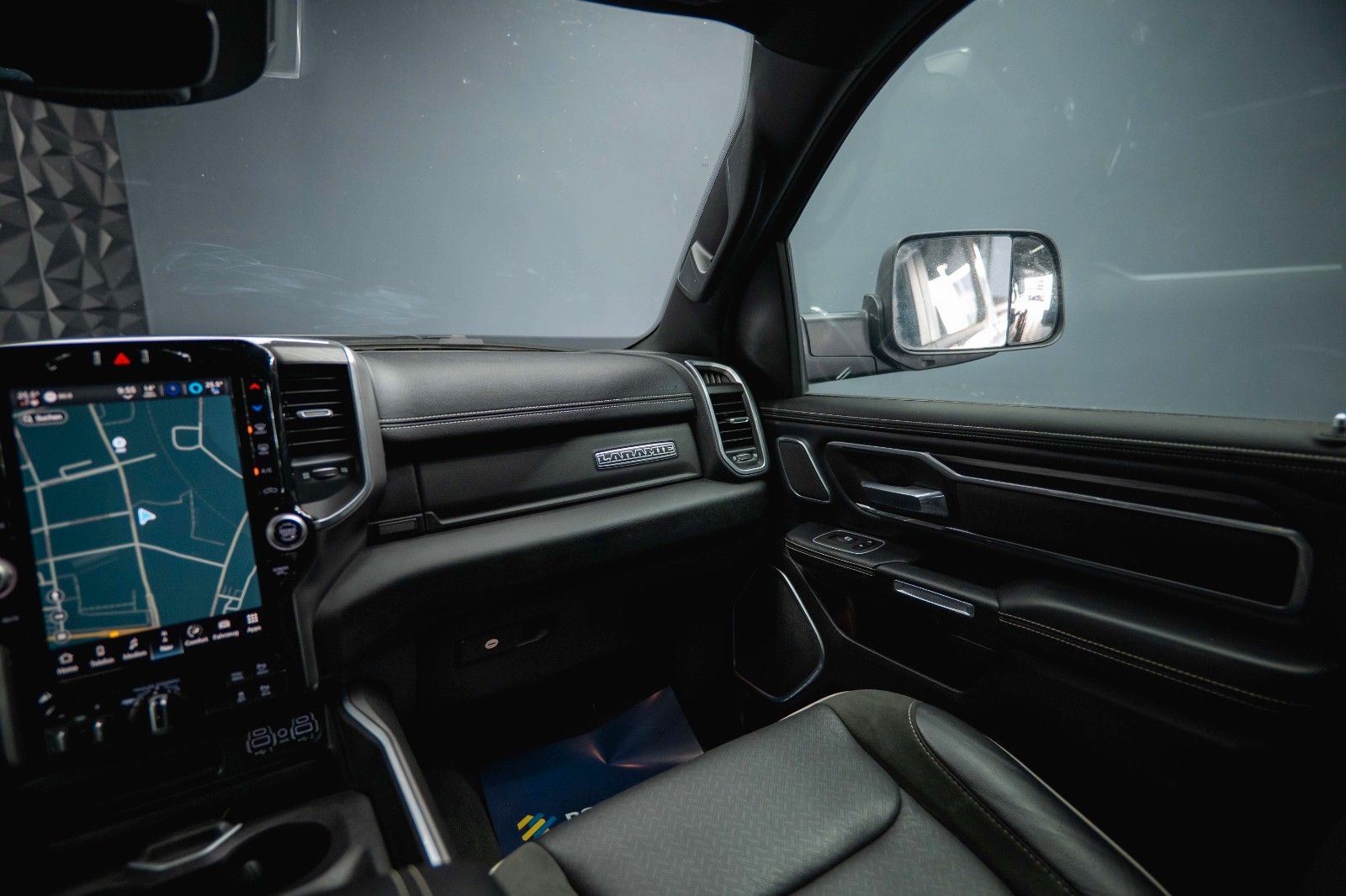 Fahrzeugabbildung Dodge RAM 5.7 V8 HEMI 4x4 OFFROAD Night LARAMIE 19%