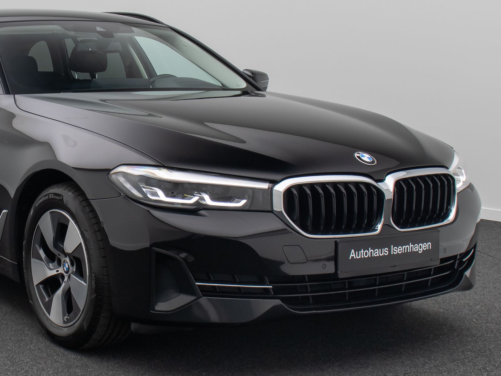 Fahrzeugabbildung BMW 520d xD Kamera HUD DAB Alarm Sport Fernlichtassi