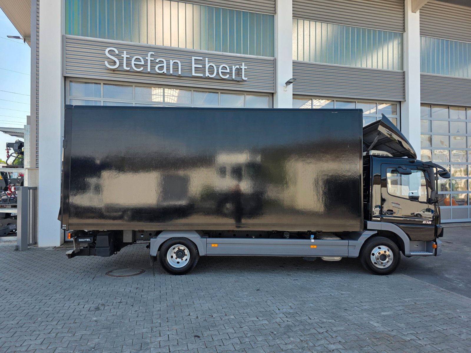 Fahrzeugabbildung Mercedes-Benz Atego 818 L Möbelkoffer+LBW Standklima 2x AHK