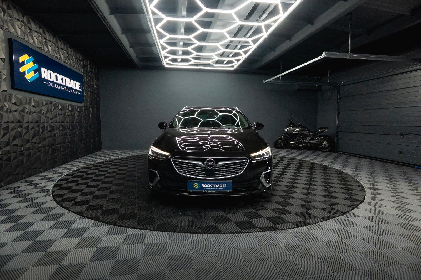 Fahrzeugabbildung Opel Insignia B Sports Tourer GSi 4x4 *ACC*LED*HU*DAB