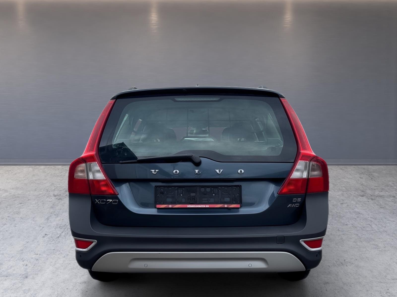 VOLVO XC70 2.4 D5 185CH MOMENTUM AWD
