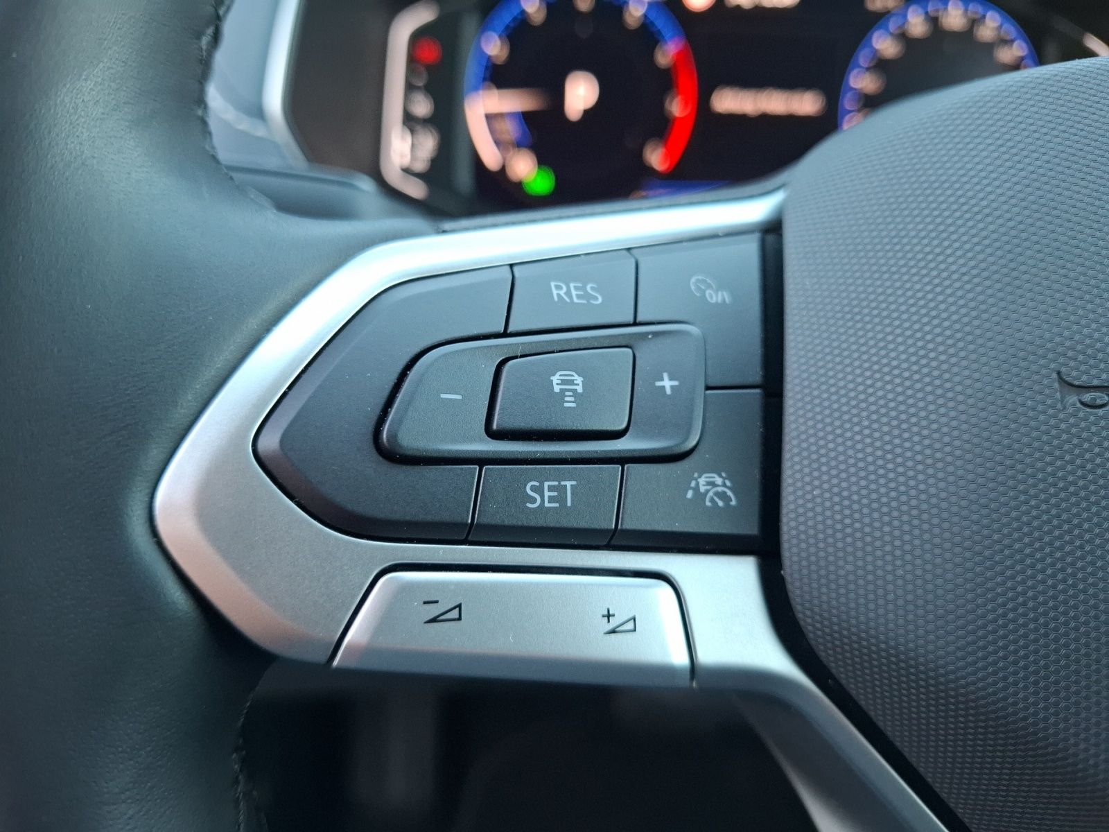 Fahrzeugabbildung Volkswagen T-Cross TSI Style DSG Matrix Navi AID ACC PDC SH