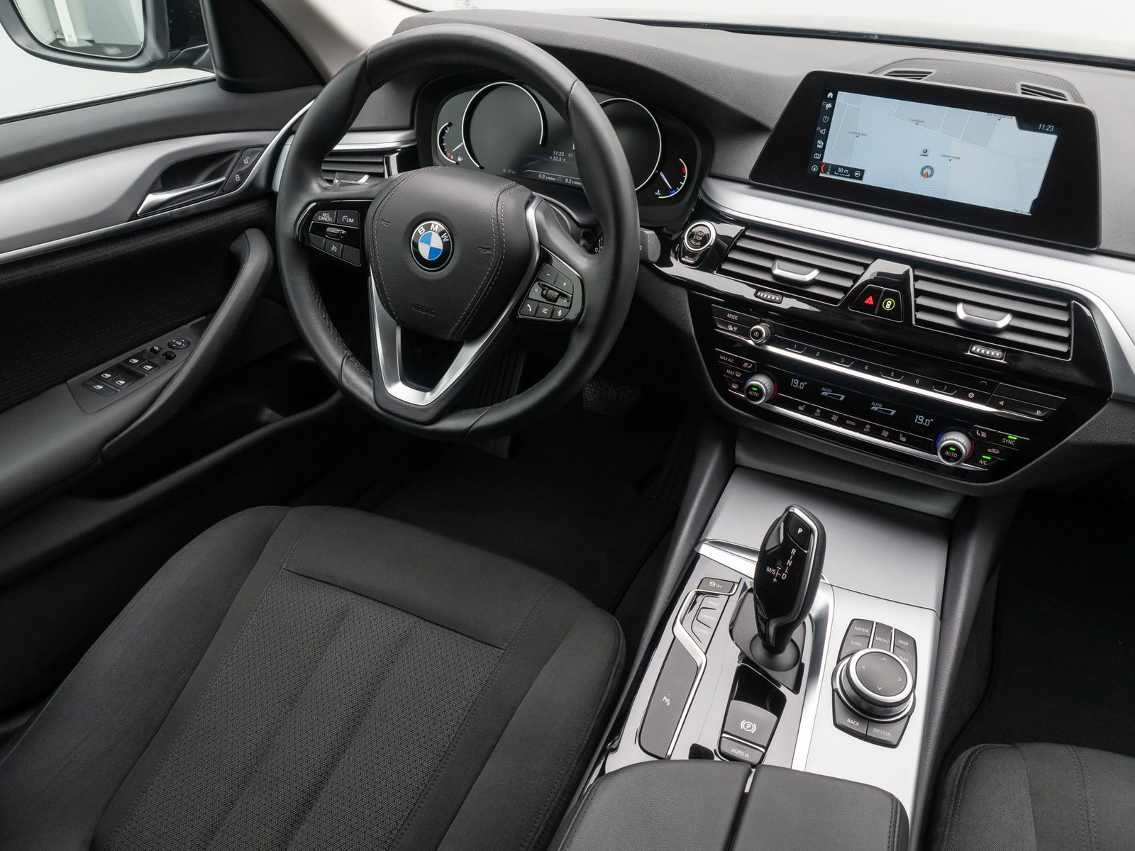 Fahrzeugabbildung BMW 520i Alarm Kamera CockpitPlus ParkAs Geschwindig
