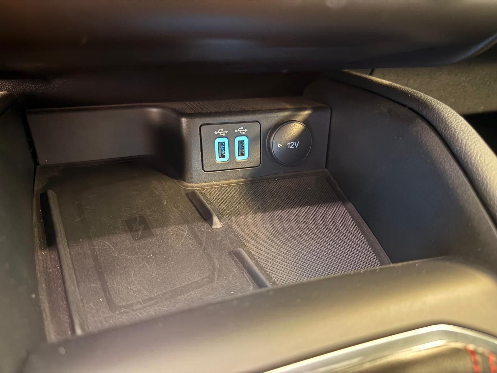 Fahrzeugabbildung Ford Kuga ST-Line X / LED / KAMERA / 25TKM