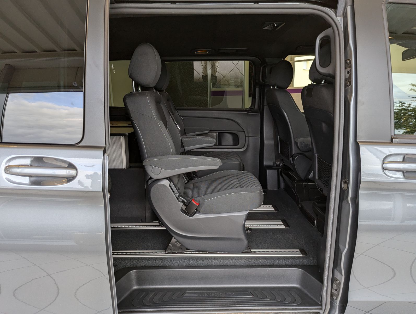 MERCEDES-BENZ V 220 d AMG EDITION lang Burmester ACC AHK StHz - Image 15