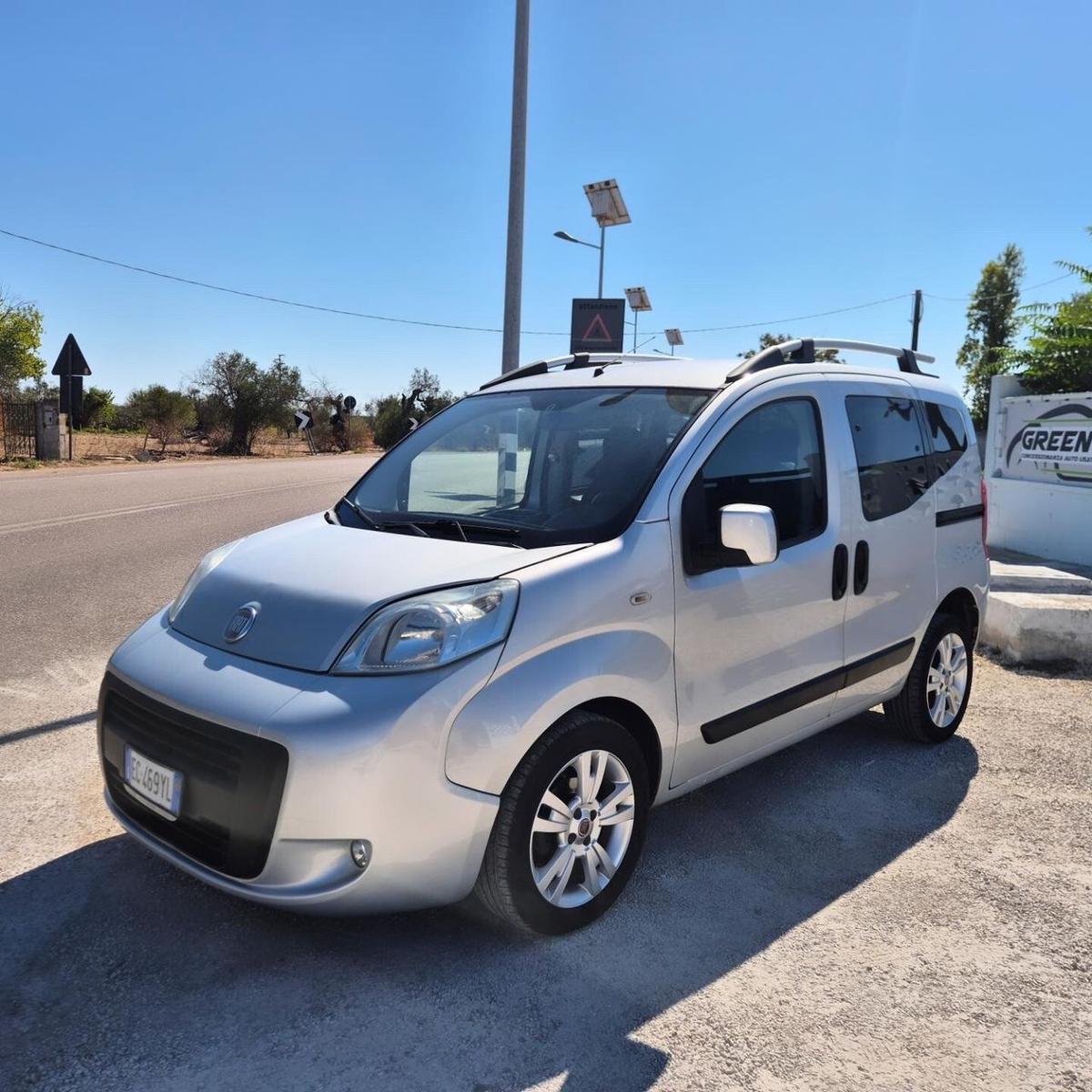 Fiat Qubo 2010 — вигляд ззаду