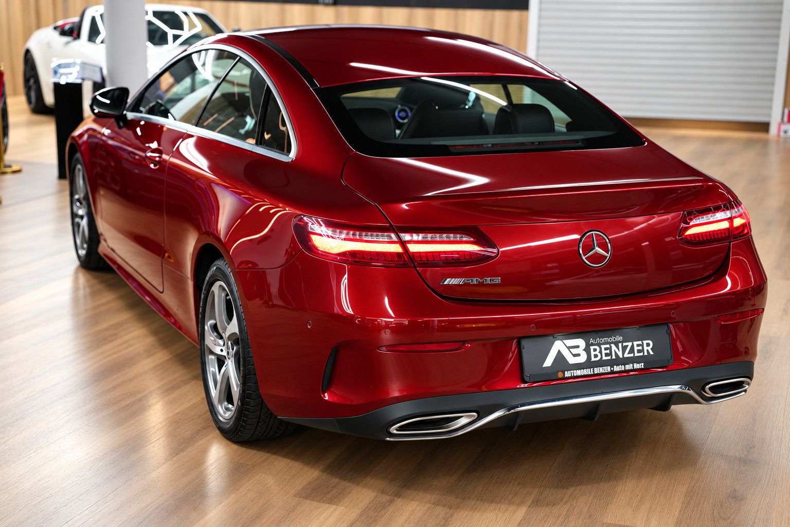 Fahrzeugabbildung Mercedes-Benz E E 300 Coupe *AMG-Line*Ambiente*360°KAM*Memory