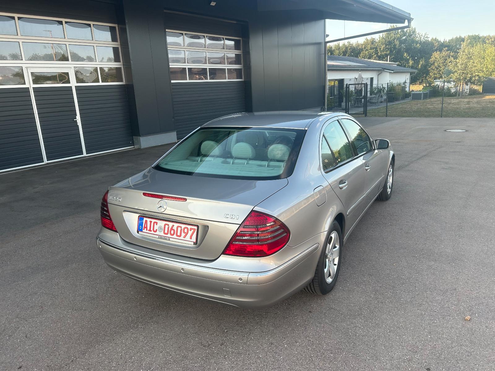 Mercedes-Benz E220CDI-Elegance-Aut-PDC-VornHinten-Klimaaut-Alu