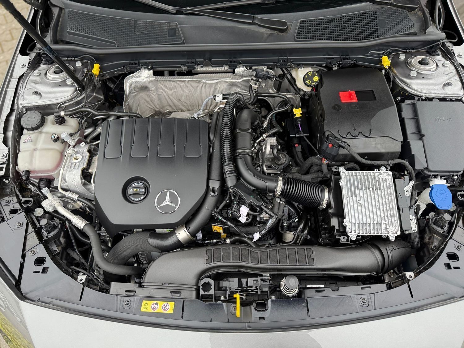 Fahrzeugabbildung Mercedes-Benz A 180 PROGRESSIVE Advanced, Winter, RFK, LED, MB