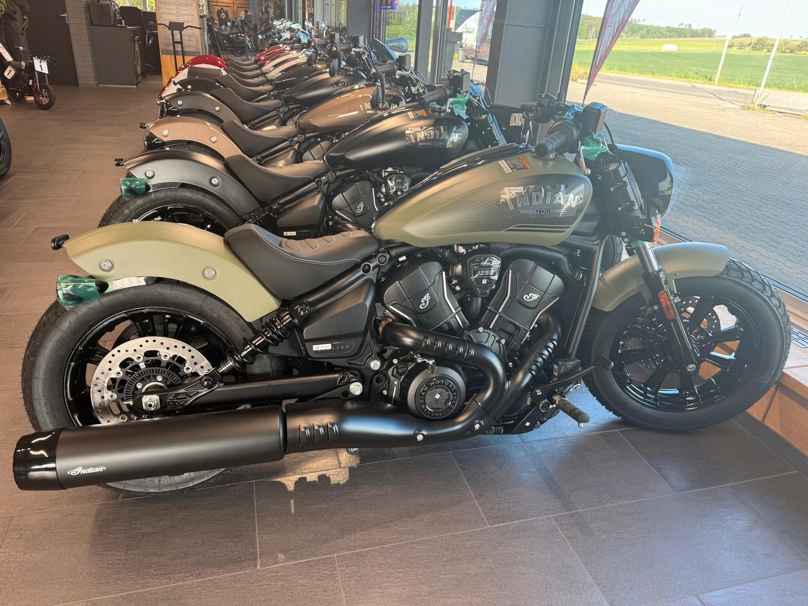 Indian 2026 Scout Bobber in MOSS GREEN SMOKE