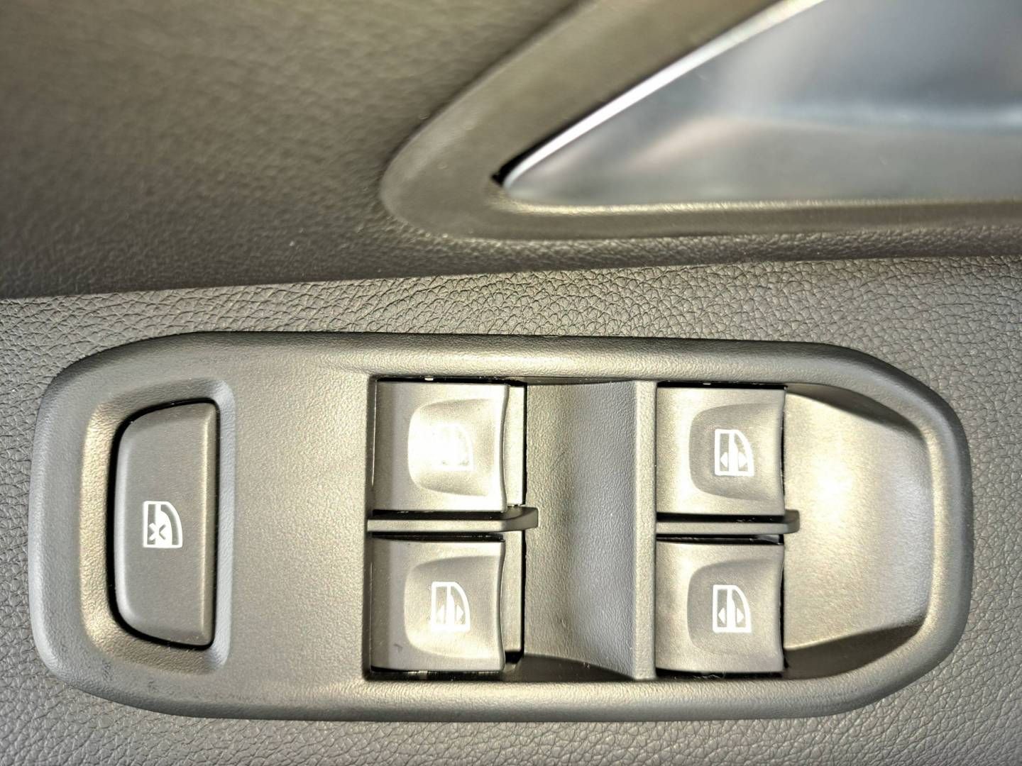 Fahrzeugabbildung Dacia DUSTER Prestige TCe 130 2WD