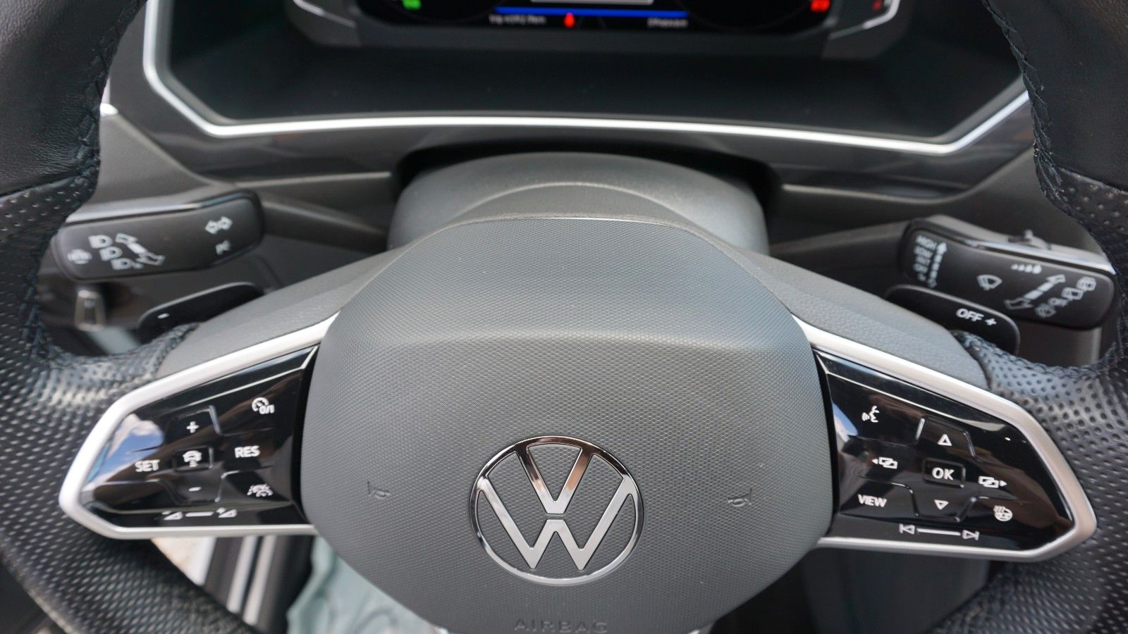 Fahrzeugabbildung Volkswagen Tiguan Allspace R-Line 4M LED,Navi,PDC,AHK
