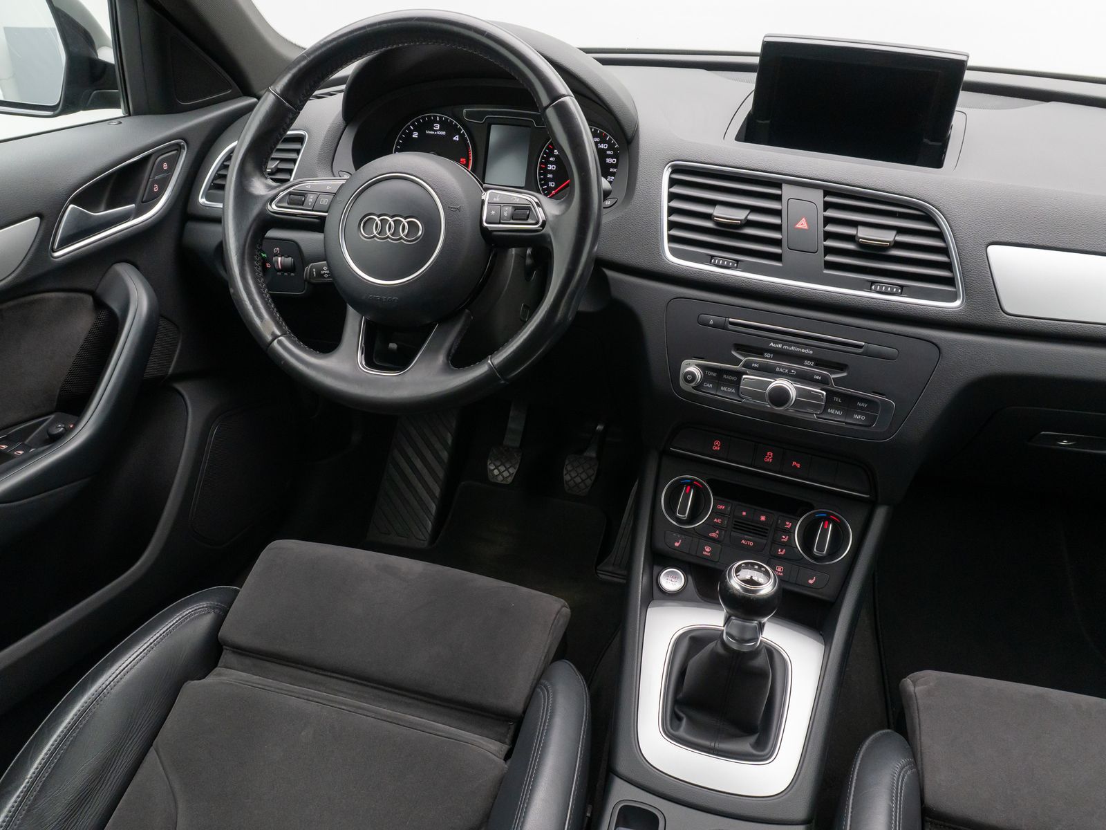Fahrzeugabbildung Audi Q3 basis Sportsitz Xenon PDC Navi Multilenk Komf