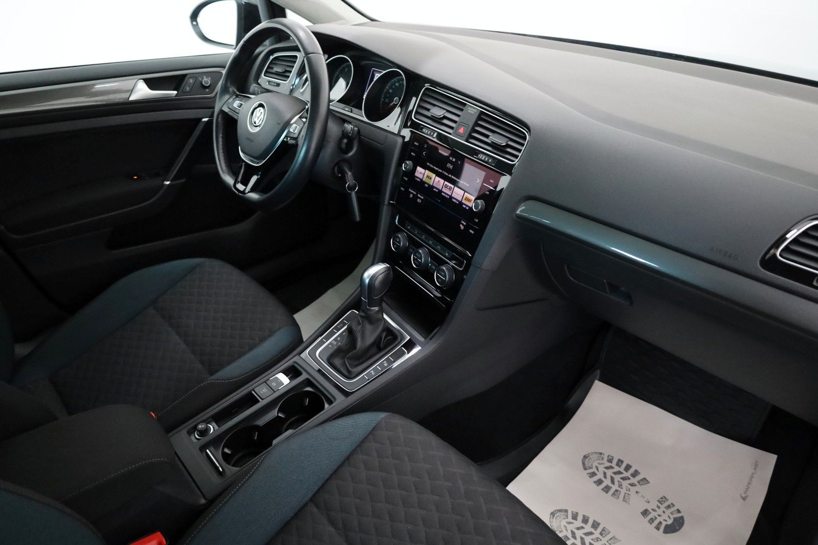 Fahrzeugabbildung Volkswagen Golf VII Lim. IQ.DRIVE Navi,LED,ACC,SH,PDC,SR+WR