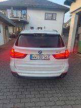 BMW X5 xDrive30d - - BMW X5 mit Diesel-Antrieb: Weiß, Luftfederung, Geländewagen