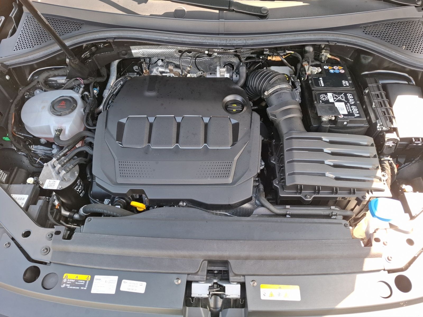 Fahrzeugabbildung Volkswagen Tiguan TDI R-Line DSG 4M STH Matrix AHK Navi AID
