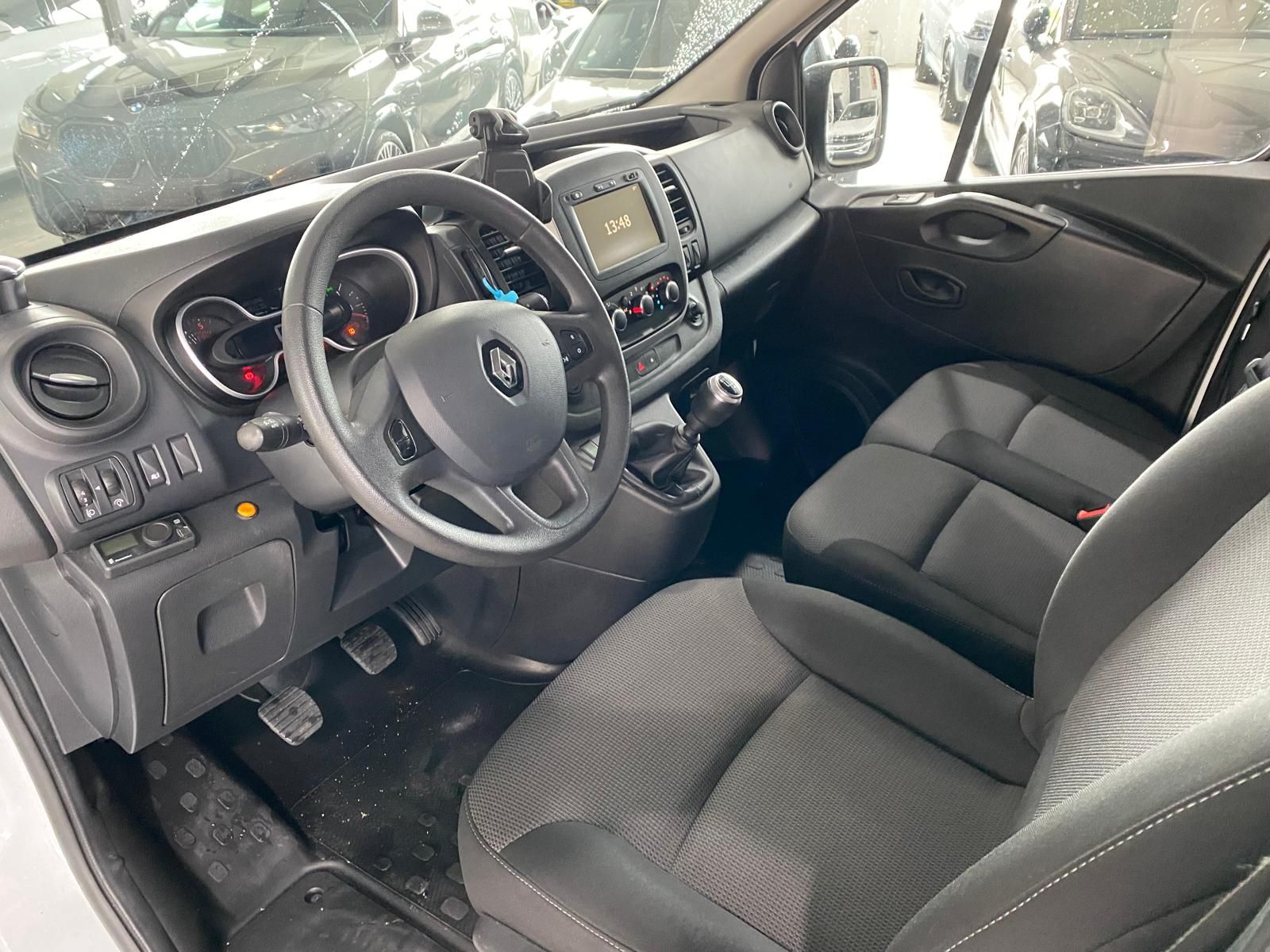 Fahrzeugabbildung Renault Trafic L2H1 2.0 dCi 145/Navi/Klima/AHK/STHZG/