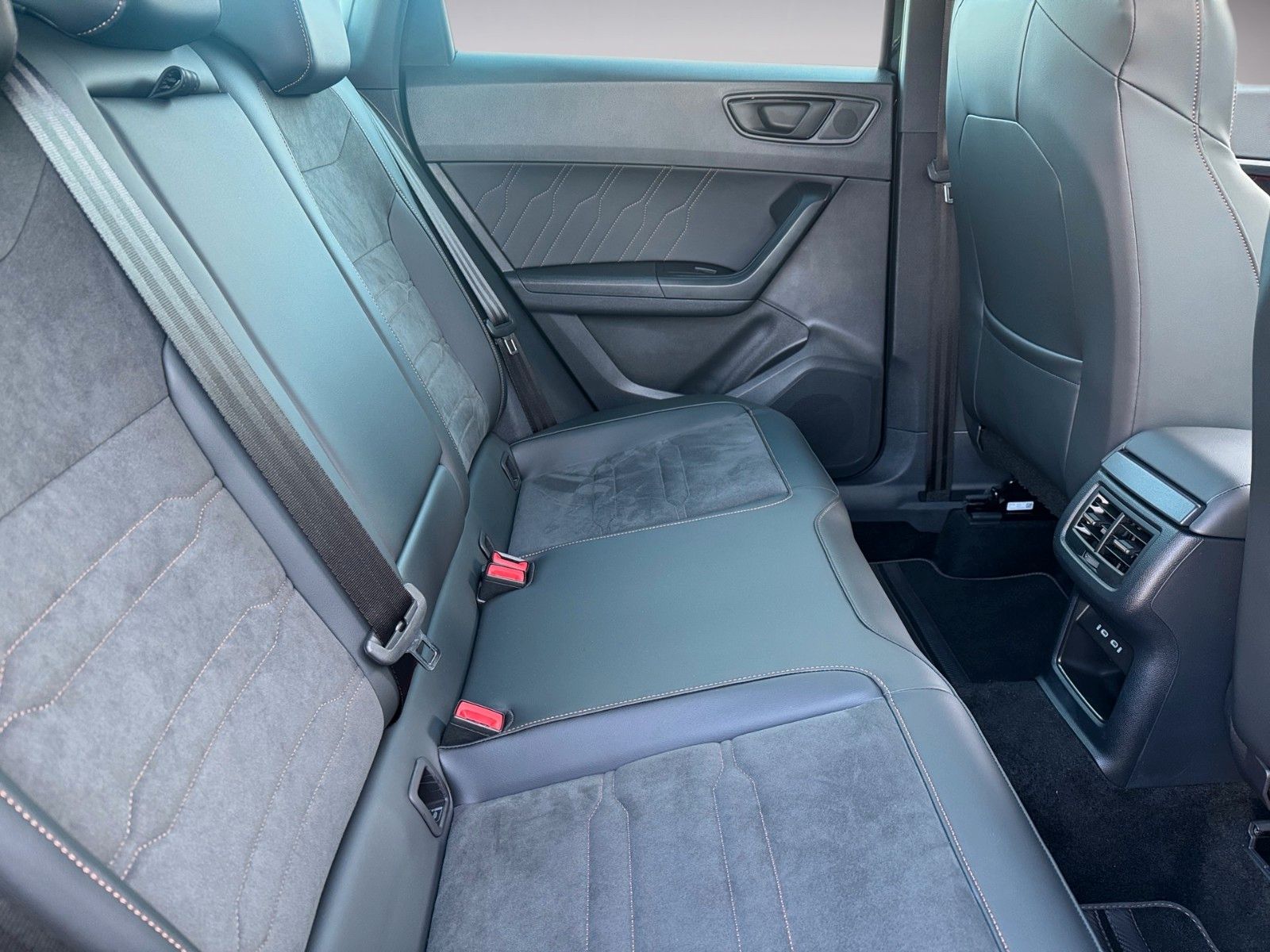 Fahrzeugabbildung CUPRA Ateca 2.0 TSI 4Drive