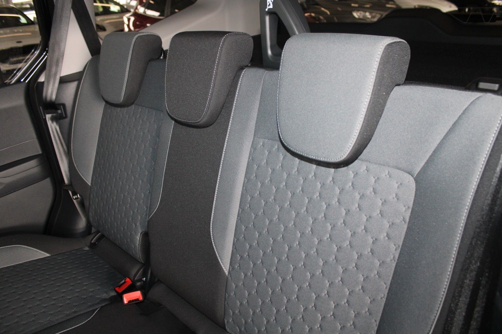 Fahrzeugabbildung Ford Tourneo Courier Titanium Winter + FahrerAssPaket