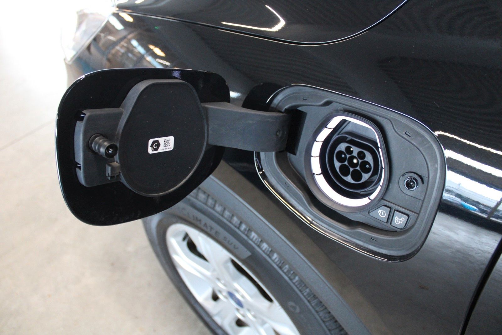 Fahrzeugabbildung Ford Kuga PHEV Aut. Cool&Connect + Winter Paket