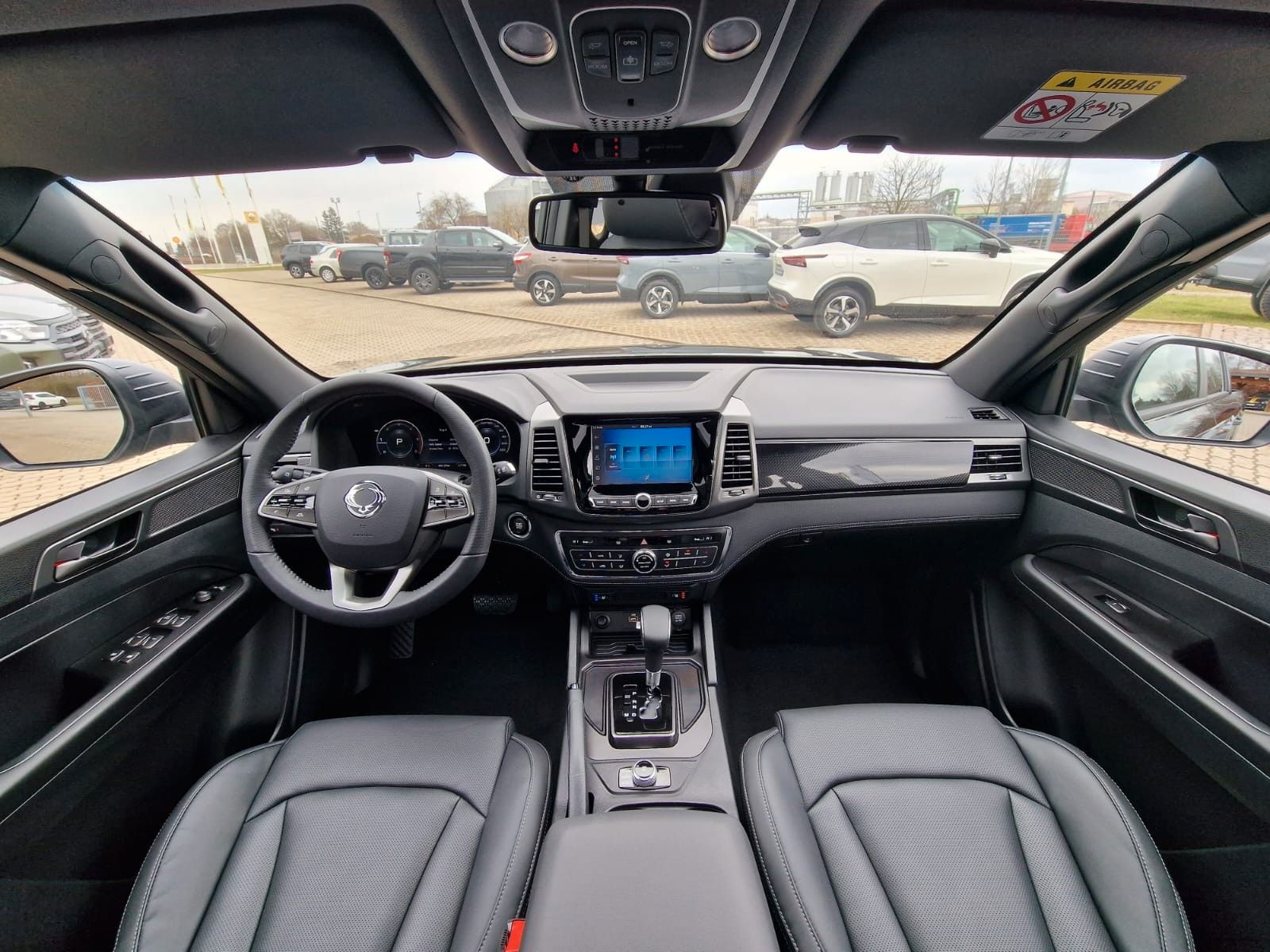 Fahrzeugabbildung Ssangyong Musso Grand 2.2 AT 4x4 BLACK XENON+SD+ROLLO+DIFF
