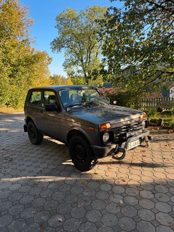 Image of Lada Urban