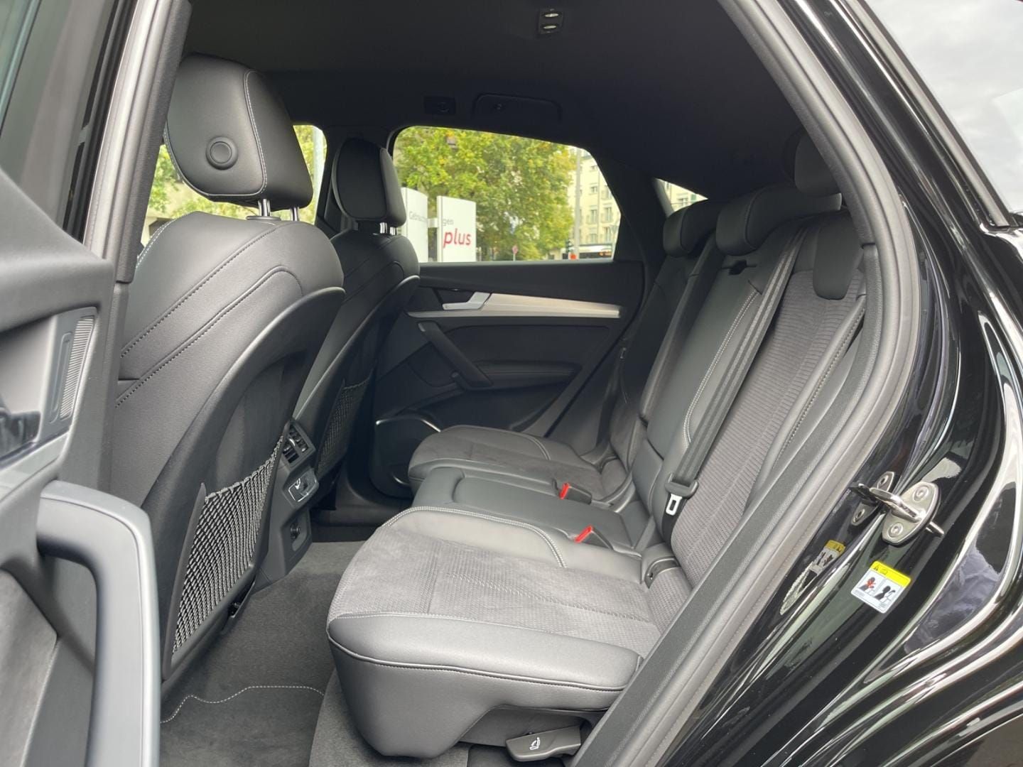 Fahrzeugabbildung Audi Q5 Sportback S line 40 quattro 2x S Line, Parken